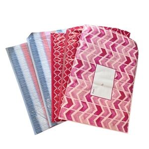 Set a five bubbled poly mailers as shown